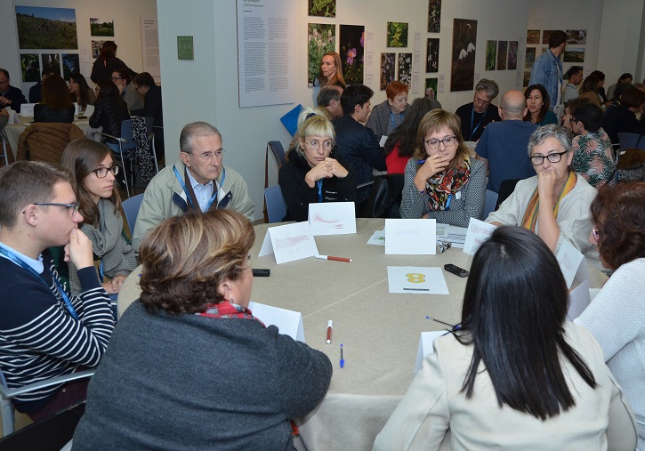 Discussion table during the citizen consultation in Valencia.